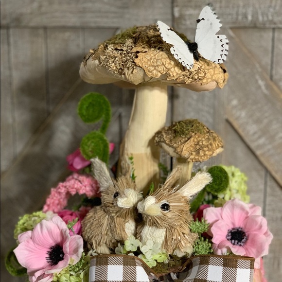 Handmade Easter Centerpiece. - Picture 2 of 4